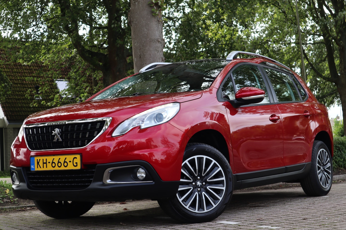 Peugeot 2008 - 1.2 PureTech Blue Lion | Panoramadak | Trekhaak | Navi | - AutoWereld.nl