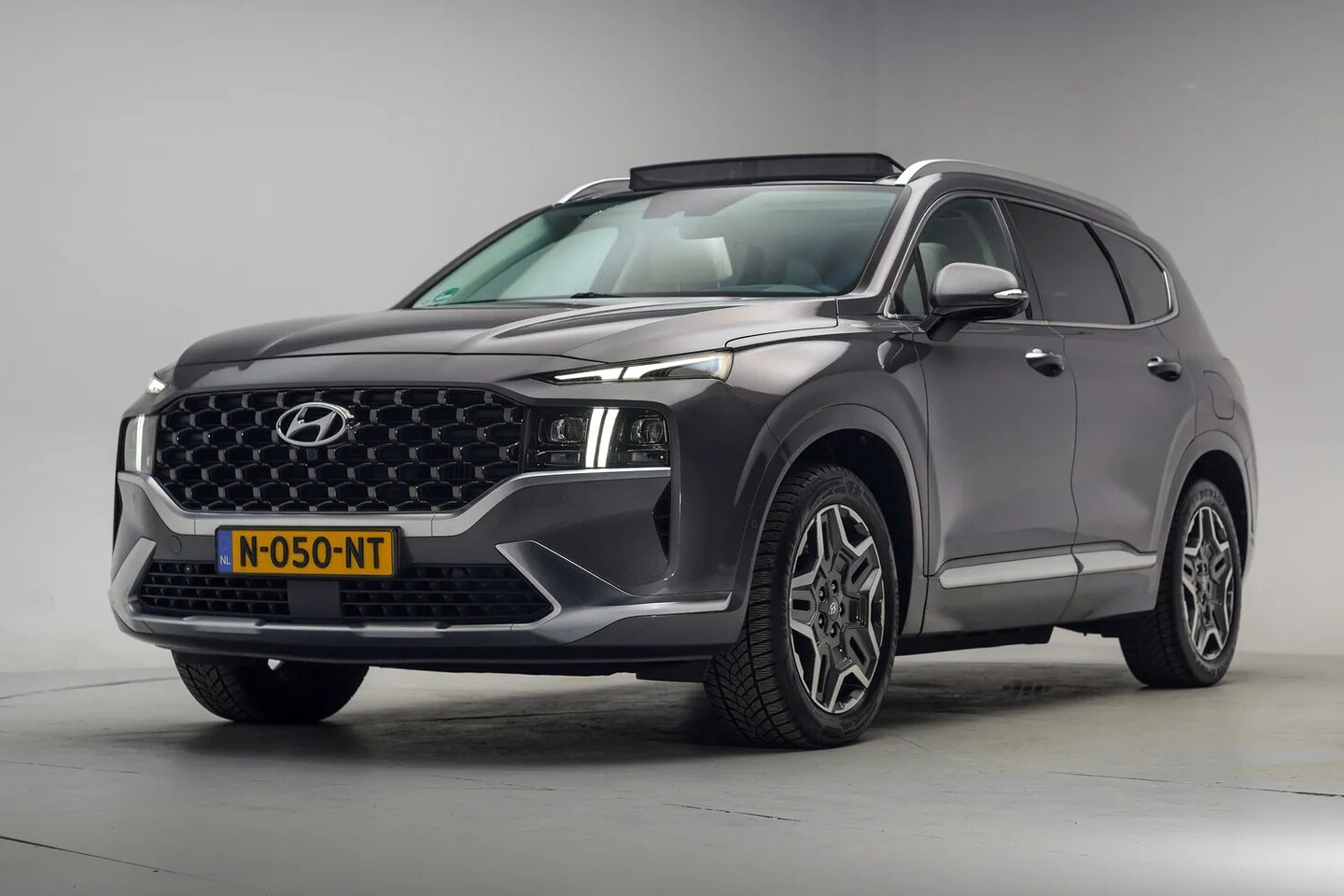 Hyundai Santa Fe - 1.6 T-GDI PHEV Premium Plus Sky 7pers. [ Panorama Leder Adapt.cruise Head-up ] - AutoWereld.nl
