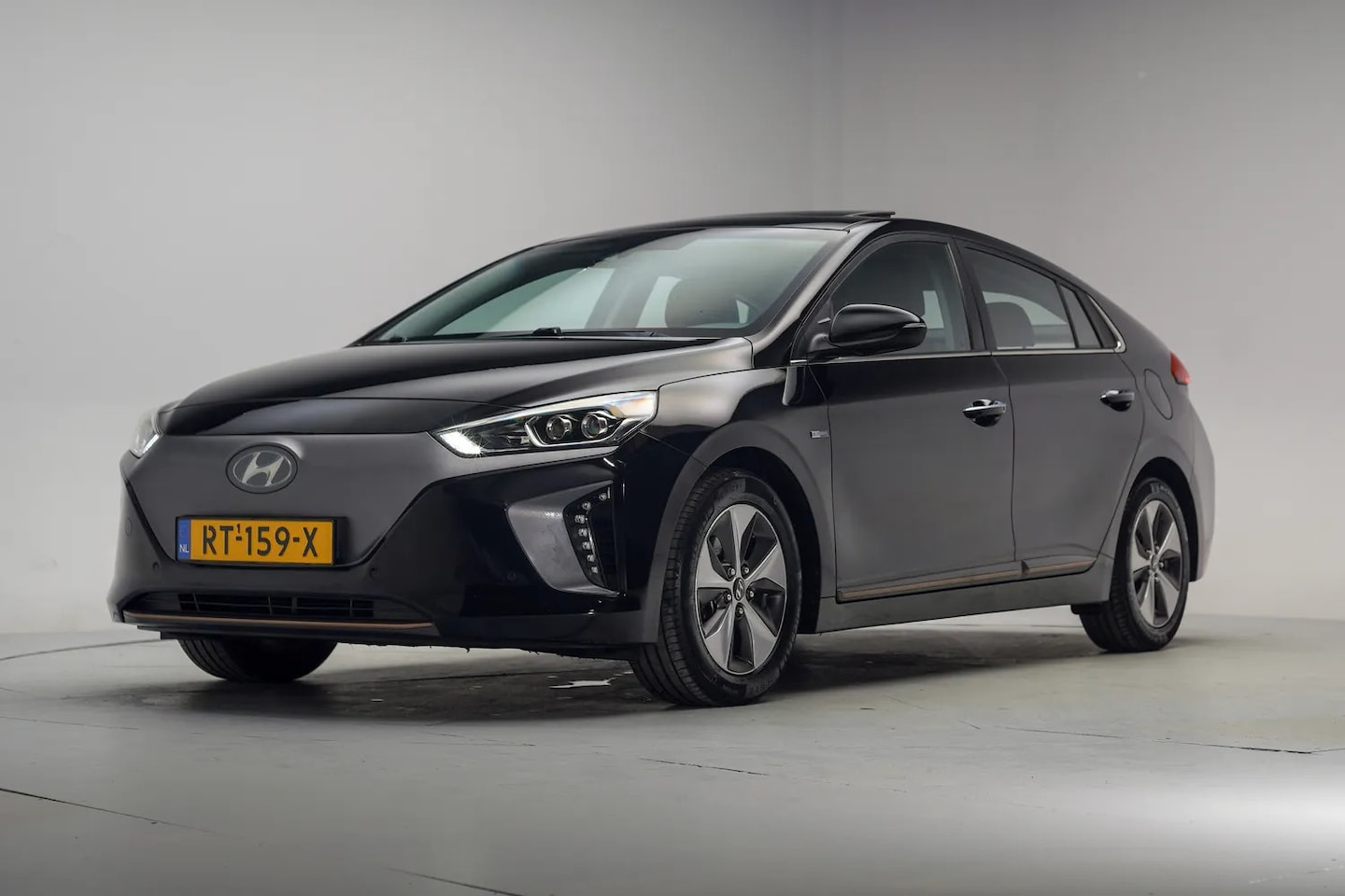 Hyundai IONIQ - Premium EV [ Schuifdak Leder Infinity-Sound ] - AutoWereld.nl