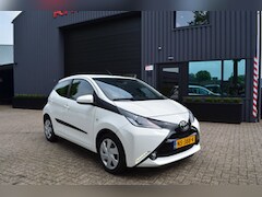 Toyota Aygo - 1.0 VVT-i x-play | Navi | Camera| Airco | NAP | 2e eigenaar