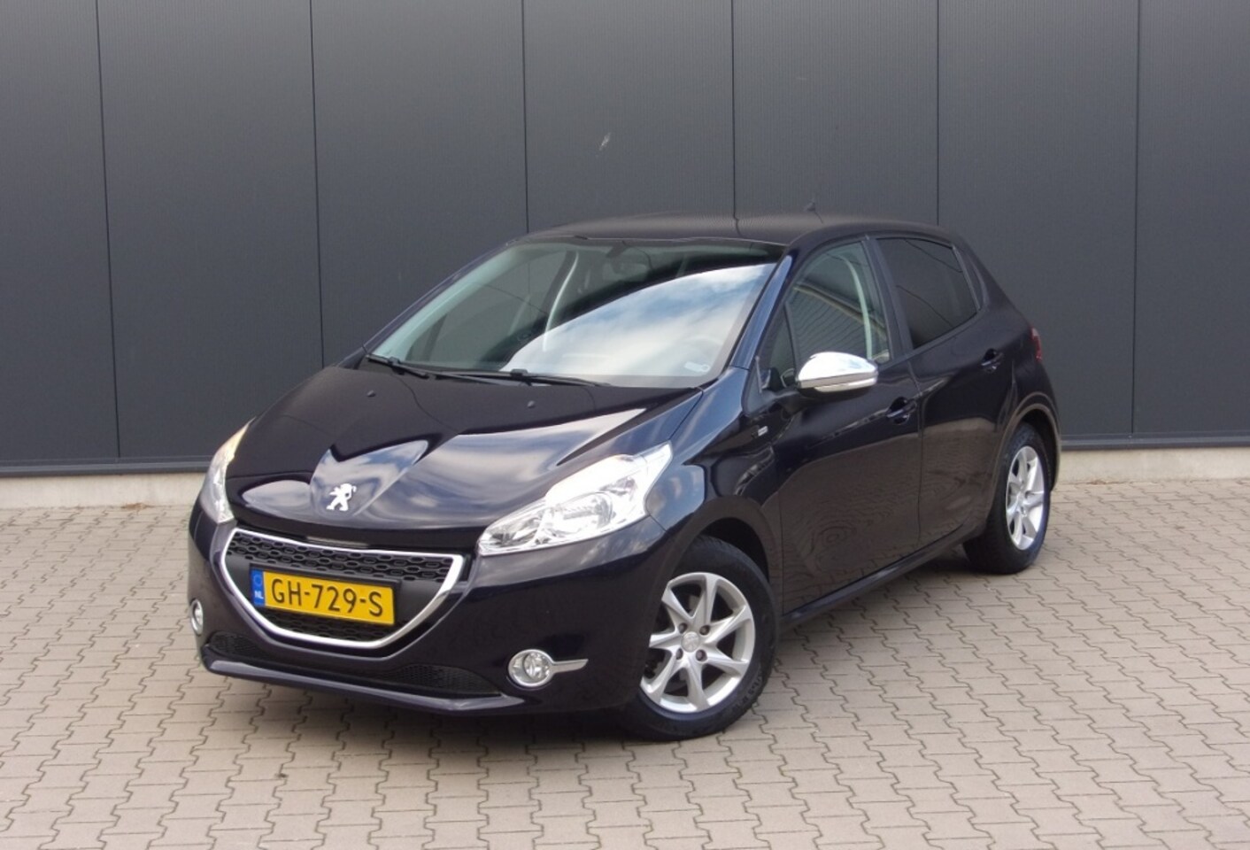 Peugeot 208 - 1.2 PureTech Style Navigatie | Nw. Distributieriem | 2e eigenaar - AutoWereld.nl