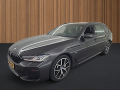 BMW 5-serie Touring - 520e Bns Edit.+ 1e-Eig. & Dealer-Onderh. BOVAG-Garantie. NL-Auto
