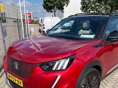 Peugeot e-2008 - EV GT Pack 50 kWh Panorama/Kanteldak | Leder/Alcantara | Camera | Clima | Cruise | Carplay