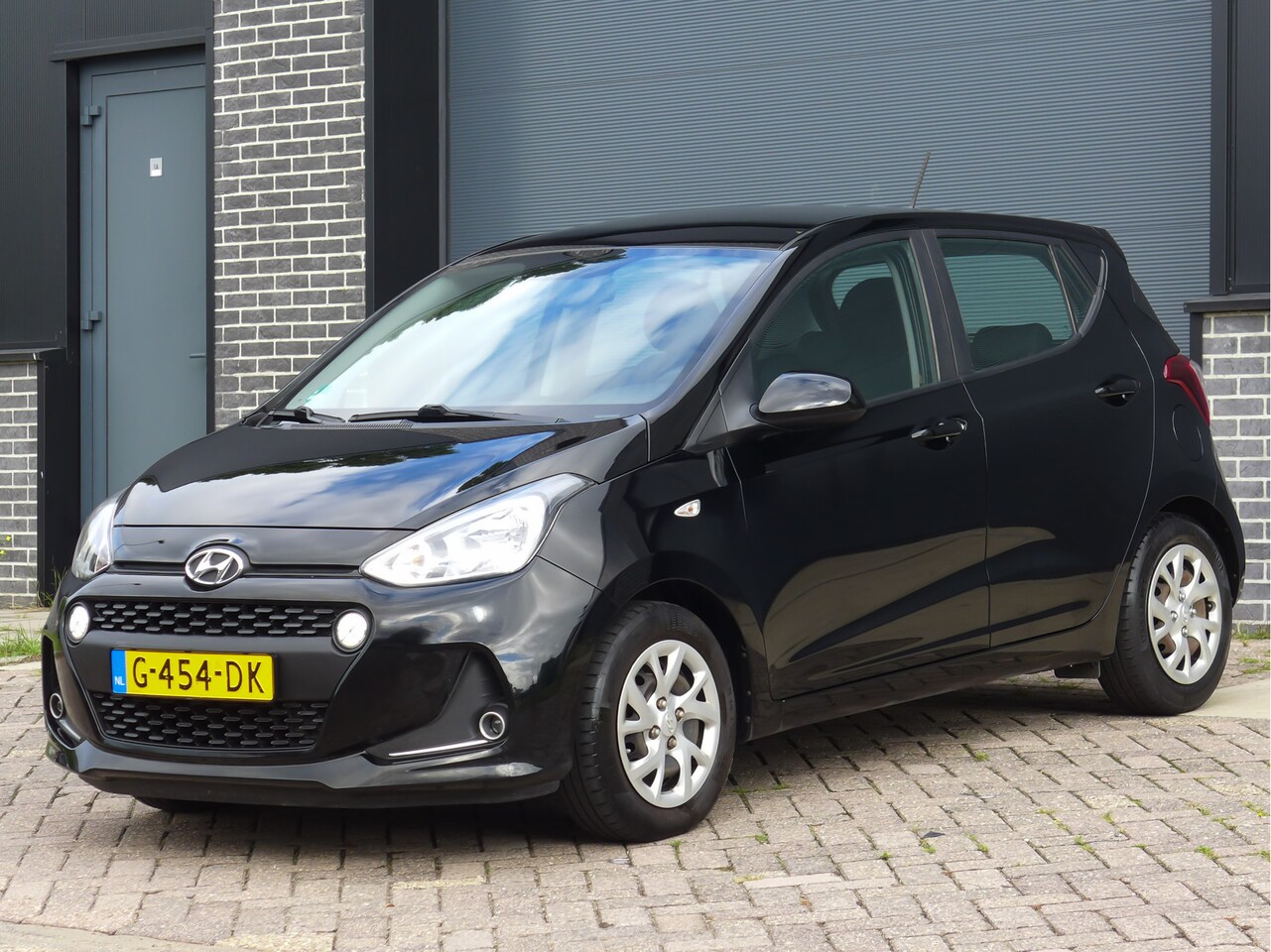 Hyundai i10 - 1.0i Comfort | Eerste eigenaar | Rijklaarprijs! | 12 Maanden Garantie | Onderhoudsbeurt | - AutoWereld.nl