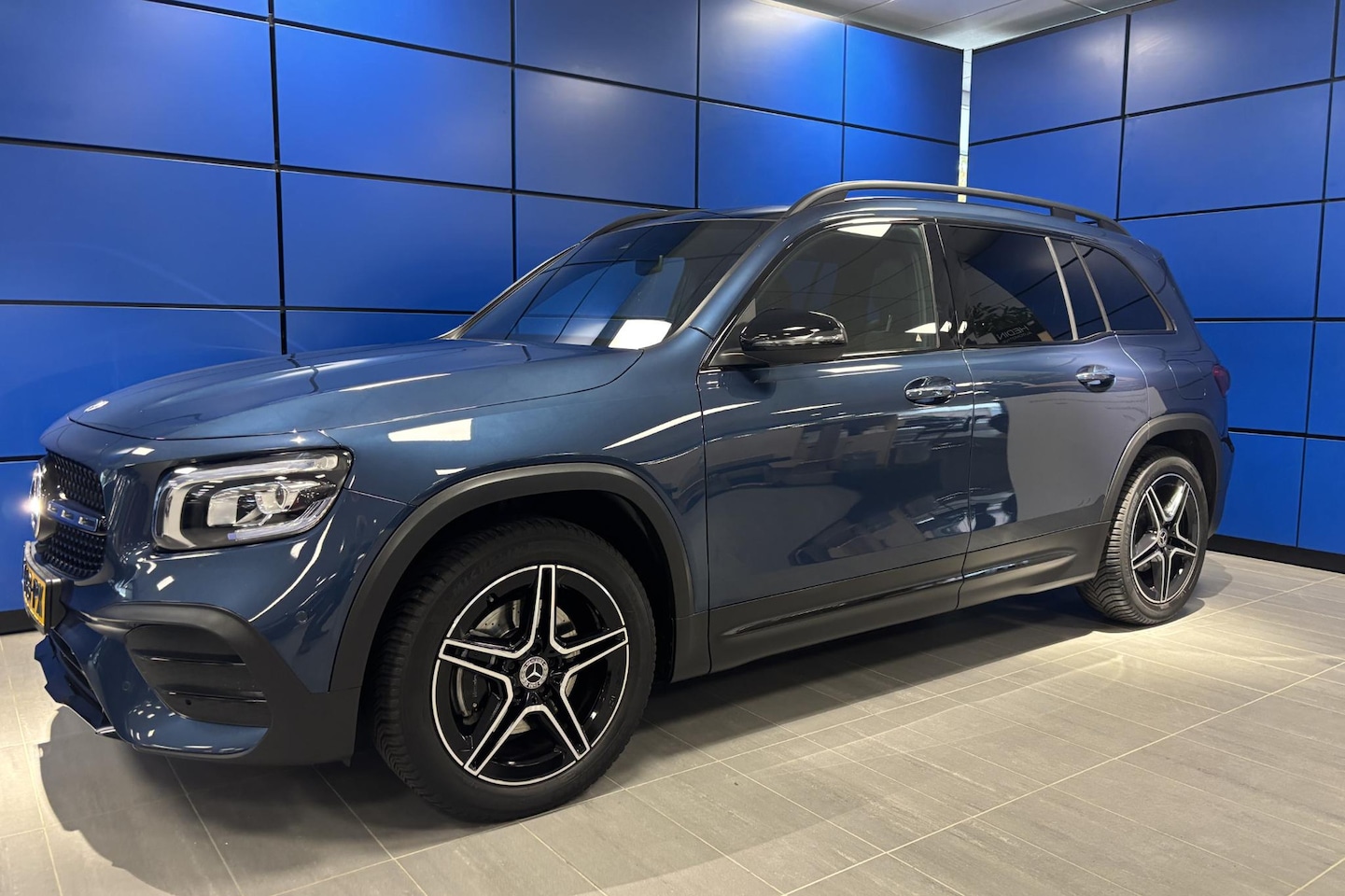 Mercedes-Benz GLB - 200 AMG Line 163PK Automaat | Elecrische trekhaak | Panorama dak - AutoWereld.nl