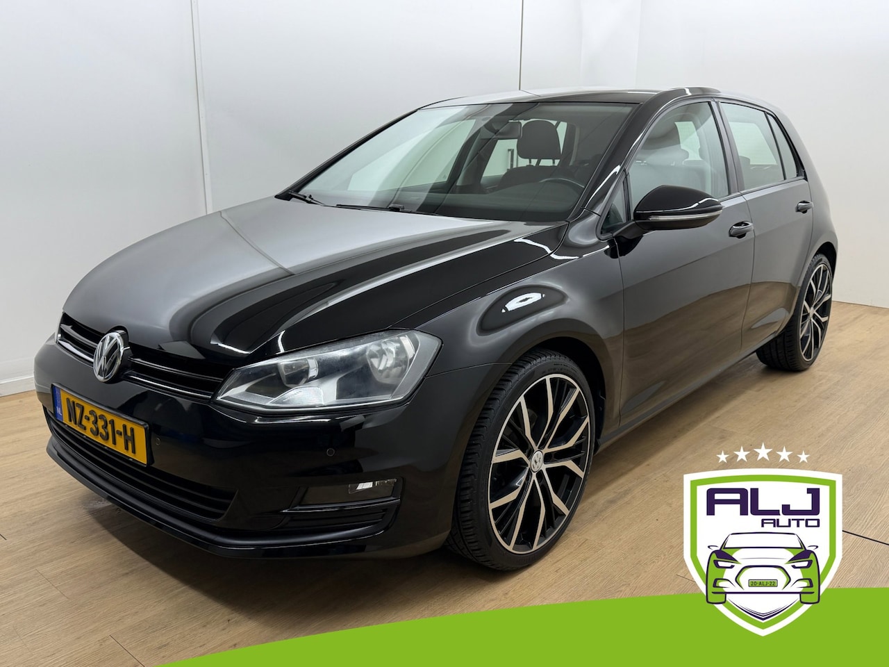 Volkswagen Golf - Occasion 1.2 TSI Trendline | Zwart | Tweedehands Volkswagen Golf | Airco | Sensoren | Blue - AutoWereld.nl