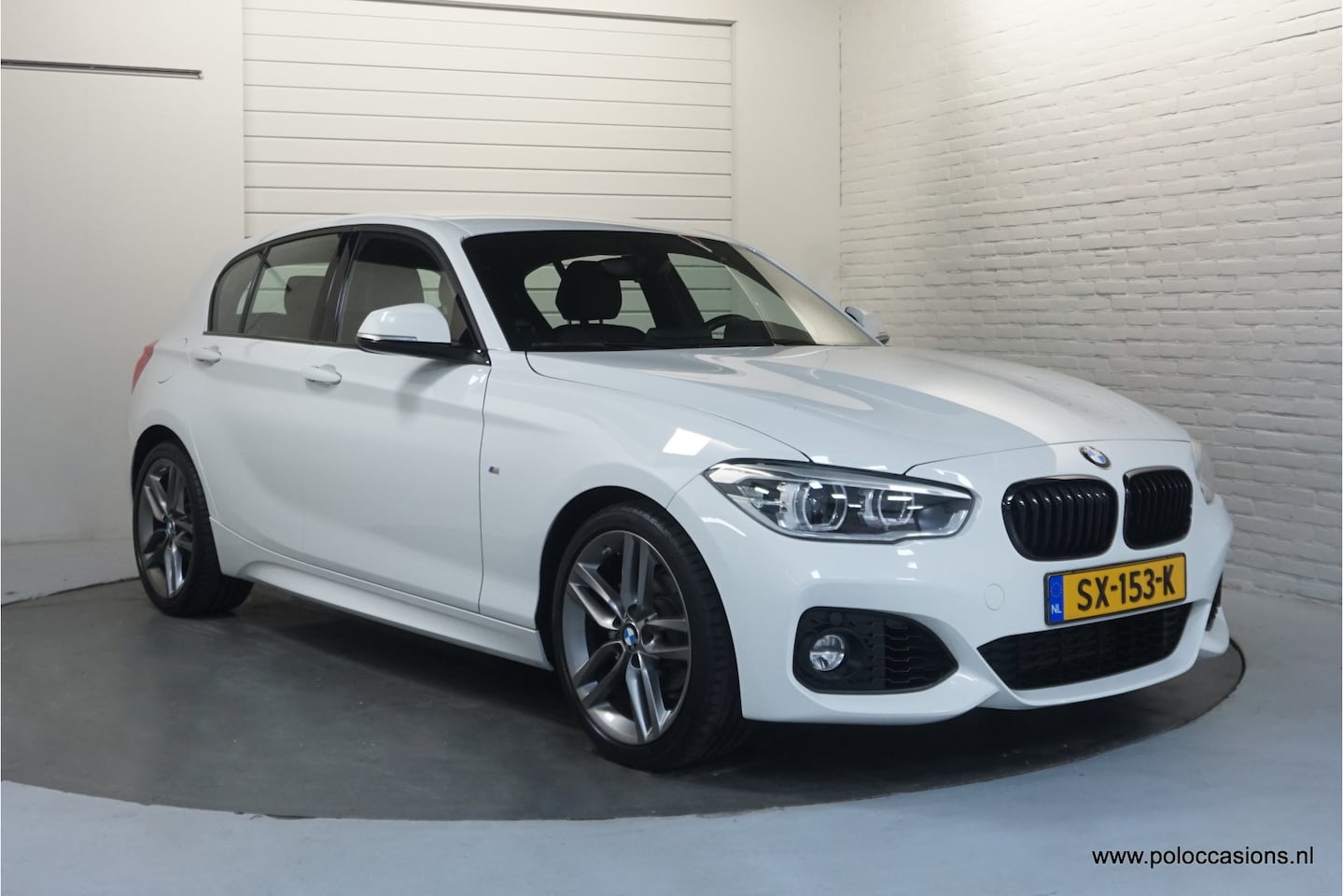 BMW 1-serie - 118i M-pakket | Automaat | Leder | Sportinterieur | Dealerauto - AutoWereld.nl