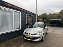 Renault Clio - 1.6-16V Privilège