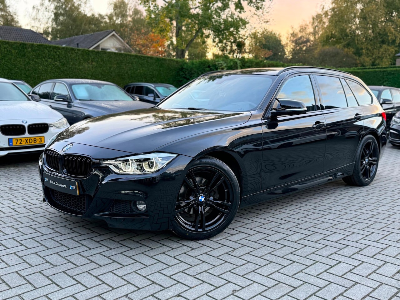 BMW 3-serie Touring - 318i Executive M Sport Lci Black On Black|Navigatie|18 inch M|Cruise control|Climate contr - AutoWereld.nl