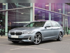 BMW 5-serie Touring - 530e High Executive Automaat / Panoramadak / Comfortstoelen / Adaptieve LED / Head-Up / Ac