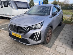 Peugeot 2008 - 1.2 PureTech 130 Allure Leder/Stof | Digitaal Dashboard | Parkeersensoren Voor + Achter |