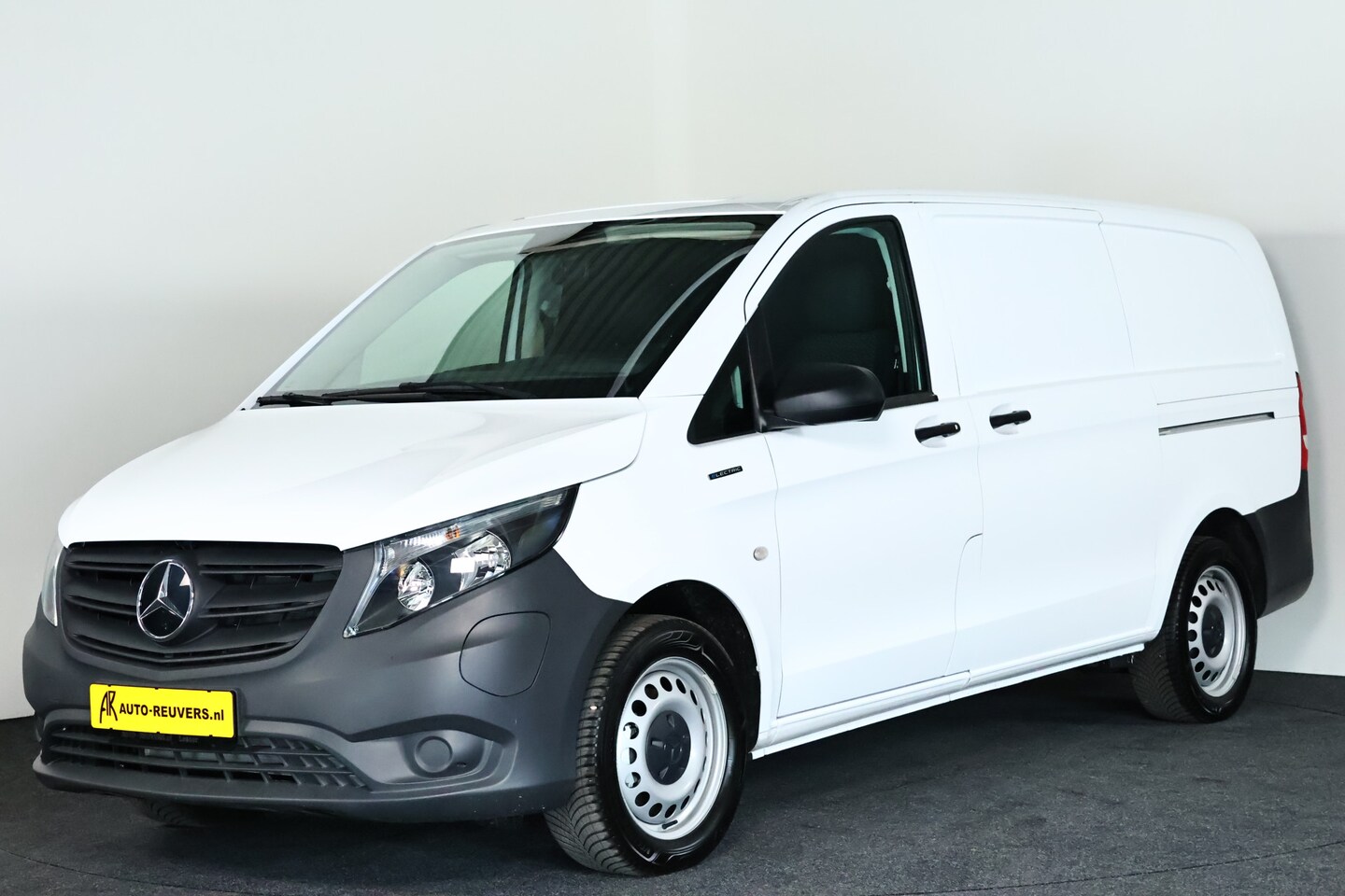 Mercedes-Benz eVito - eVito 112 L2 60 kWh / Cruisecontrol / Airco / Navi - AutoWereld.nl