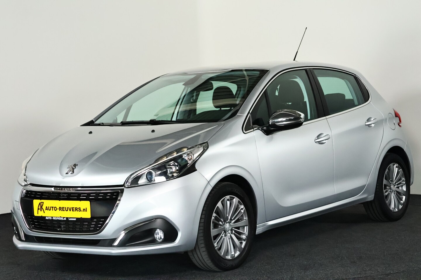 Peugeot 208 - 1.2 PureTech Allure / Navi / Cruisecontrol / Clima / Camera - AutoWereld.nl