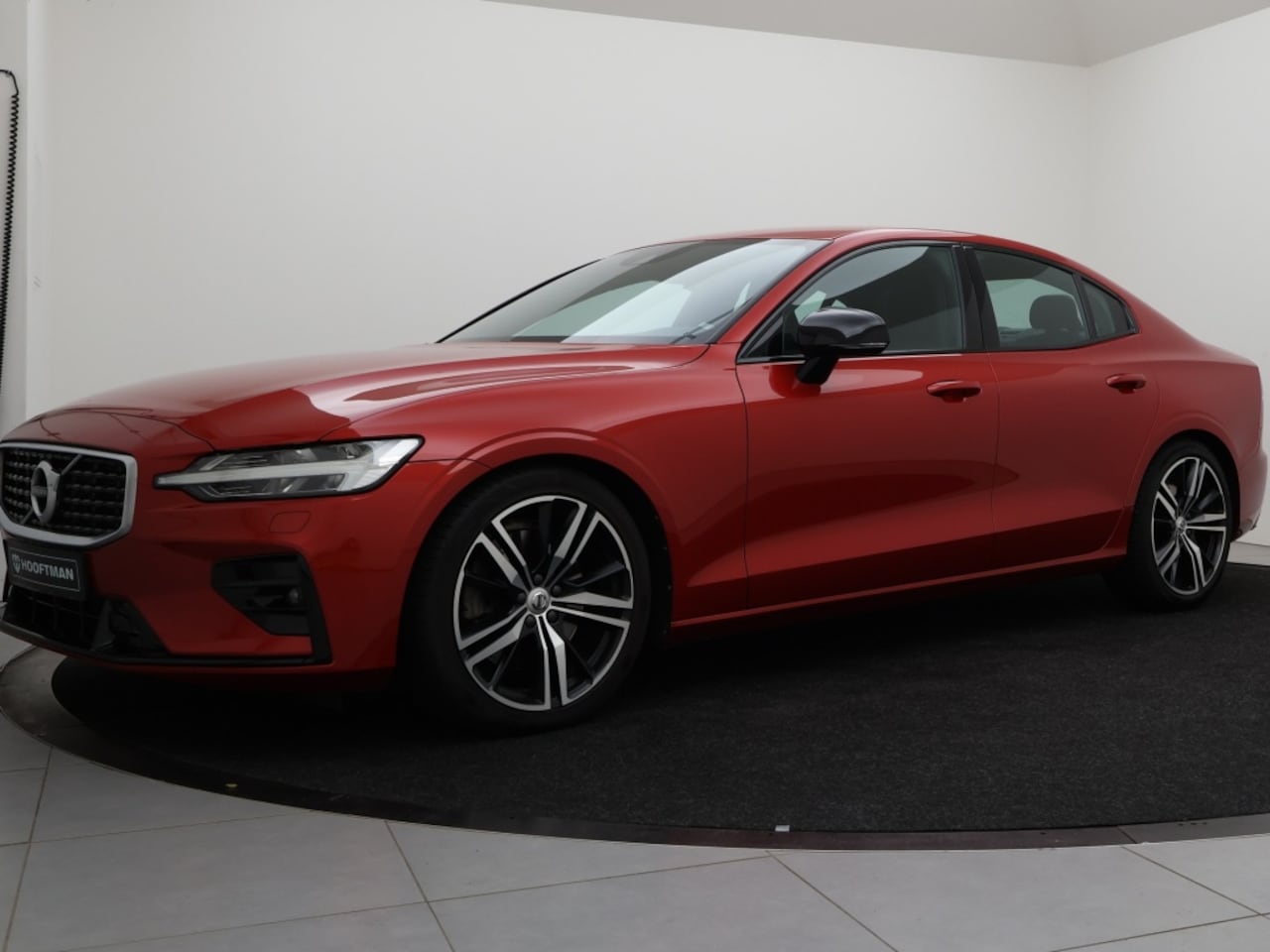 Volvo S60 - T5 AUT(8) INTRO EDITION STANDKACHEL HARMAN KARDON 19INCH ACC BLIS KEYLESS - AutoWereld.nl