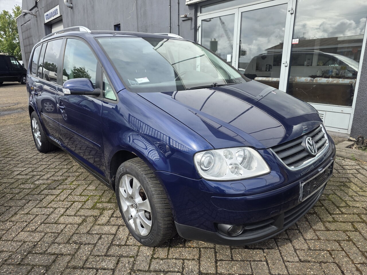 Volkswagen Touran - 2.0-16V FSI Highline Bj. 2005 Benzine AUTOMAAT Versnellingsbak hapert - AutoWereld.nl