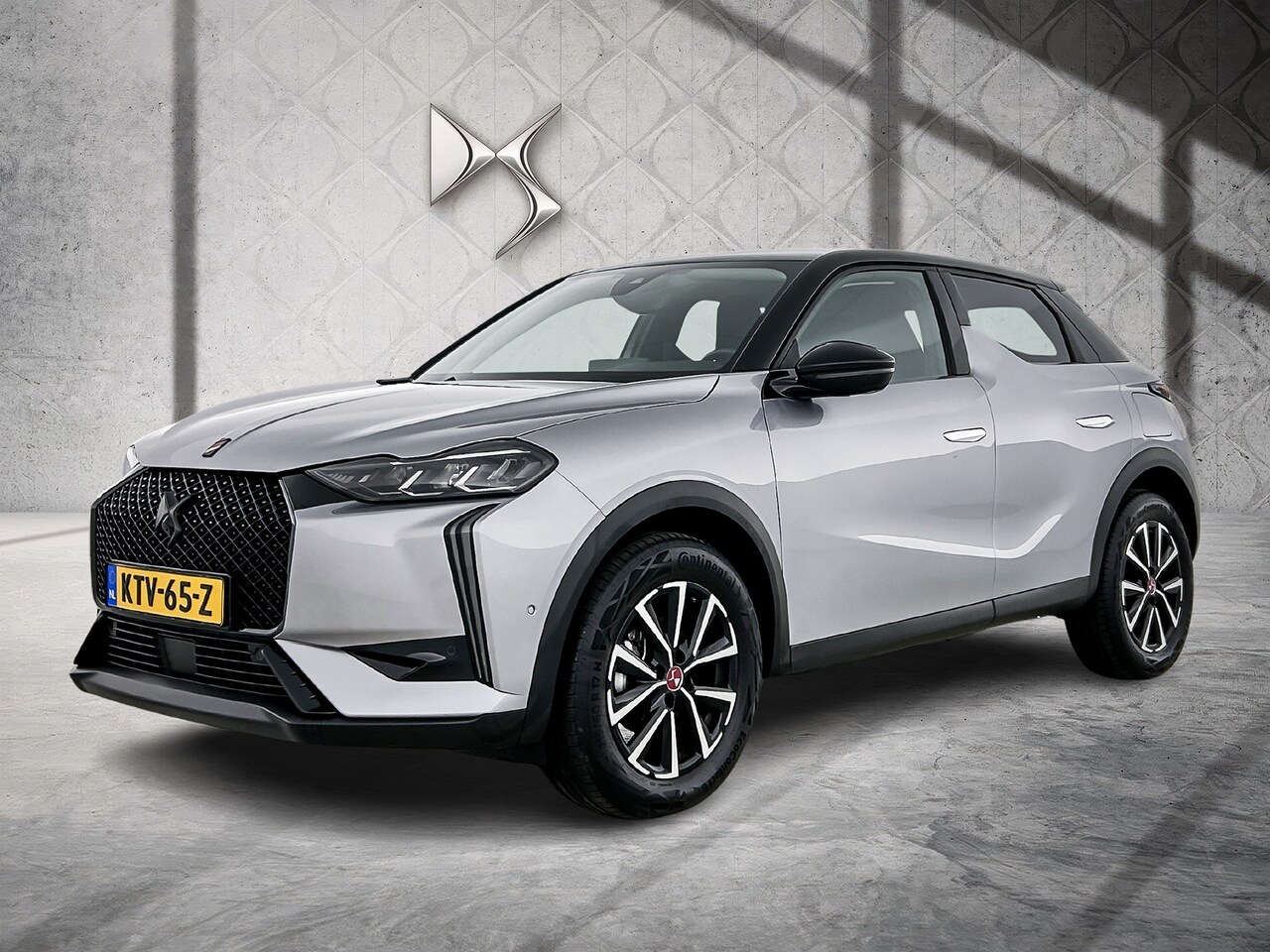 DS 3 - 130pk Automaat Performance Line | Rijklaar | 360 Camera | Keyless Start | 17" Lichtmetaal - AutoWereld.nl