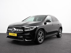 Mercedes-Benz GLA-Klasse - 200 Automaat AMG Line Navigatie Climate Control Camera Parkeer sensoren Stoelverwarming El