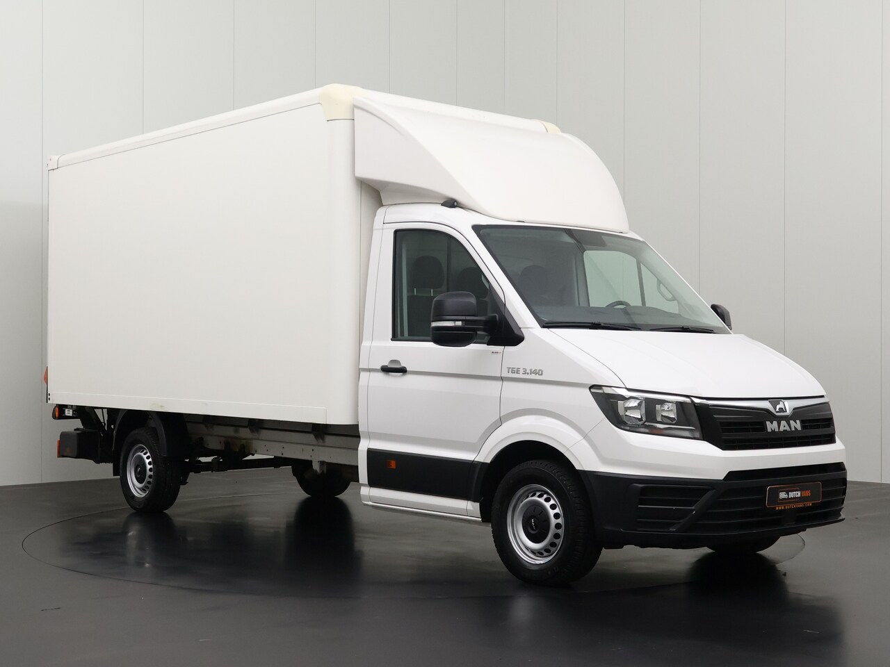 MAN TGE - 140PK Bakwagen+Laadklep. | Dakspoiler | Multimedia | Camera | Airco | 3-Zits - AutoWereld.nl