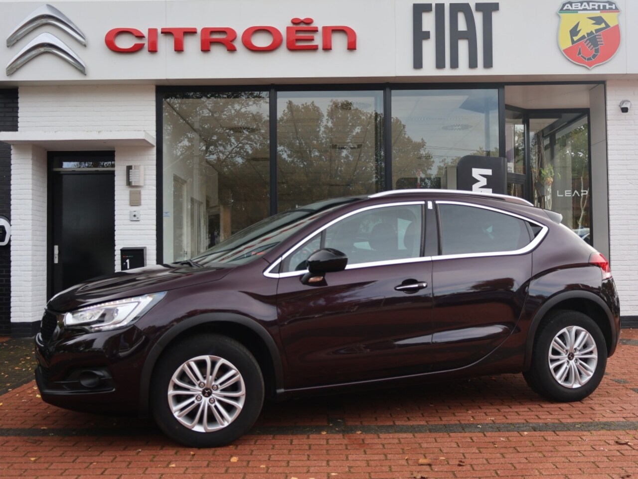 DS 4 Crossback - PureTech turbo 130PK S&S H6 So Chic, Rijklaarprijs | Navigatie | Trekhaak | Denon HiFi | L - AutoWereld.nl