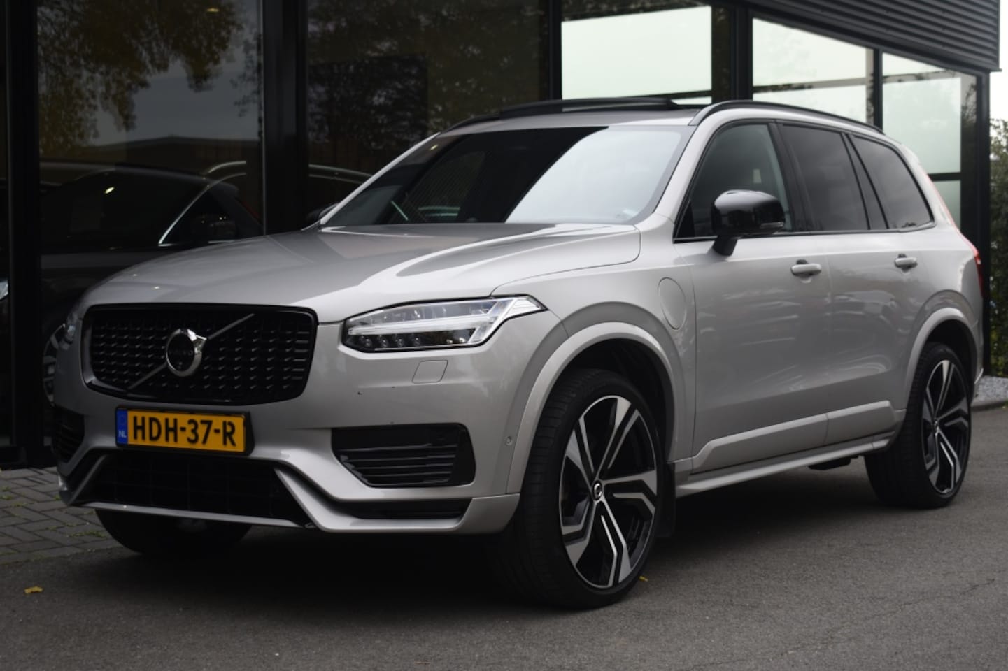 Volvo XC90 - T8 455pk AWD Ultra Dark | Luchtvering | 22'' | Trekhaak - AutoWereld.nl