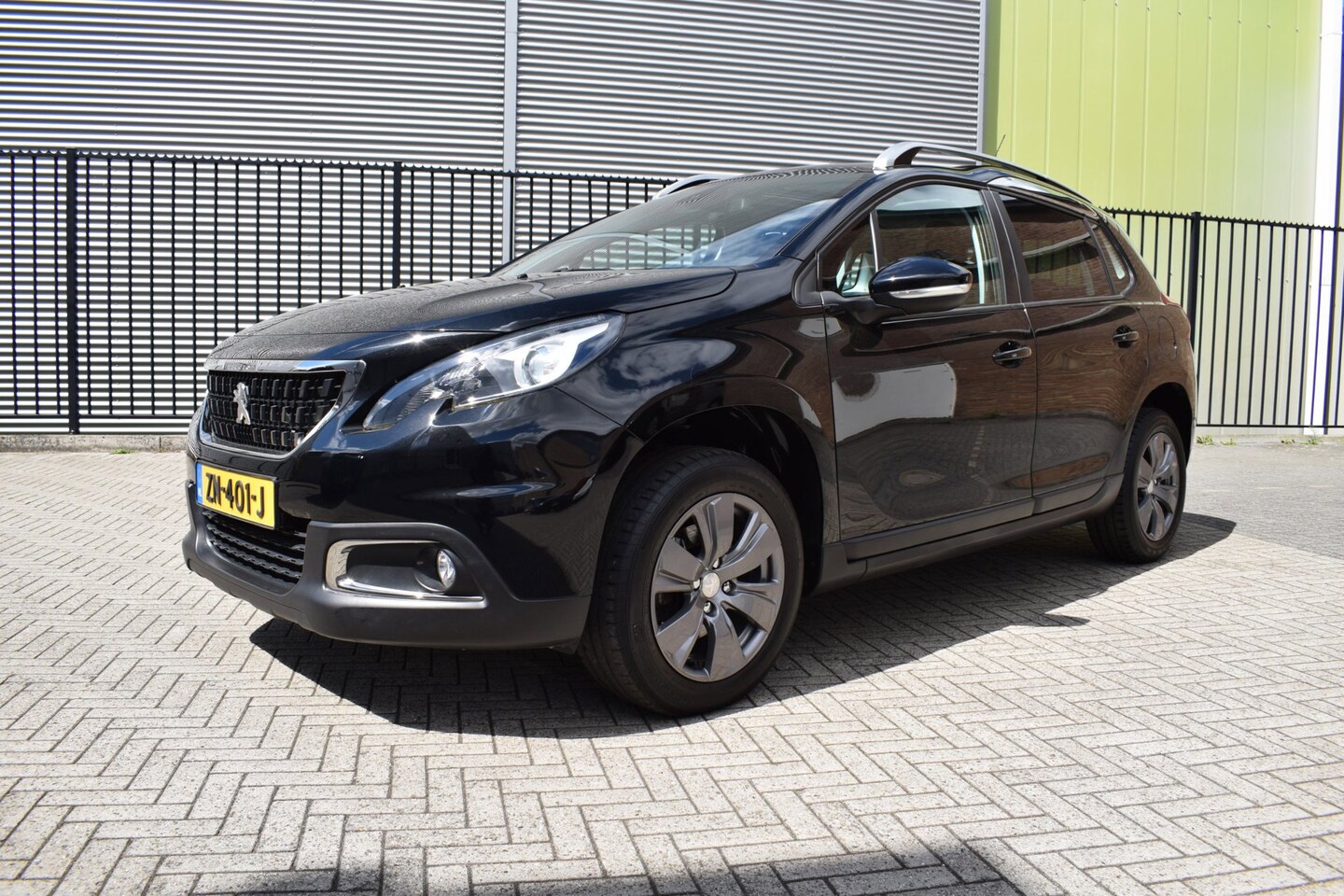 Peugeot 2008 - 1.2 PureTech Blue Lion NW DBriem 12 mnd GARANTIE DealerOH Pano Carplay CruiseC PDC Airco N - AutoWereld.nl
