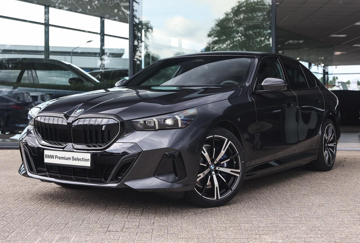 BMW i5 - eDrive40 M Sport / Adaptieve LED / Parking Assistant Plus / Live Cockpit Professional / M - AutoWereld.nl