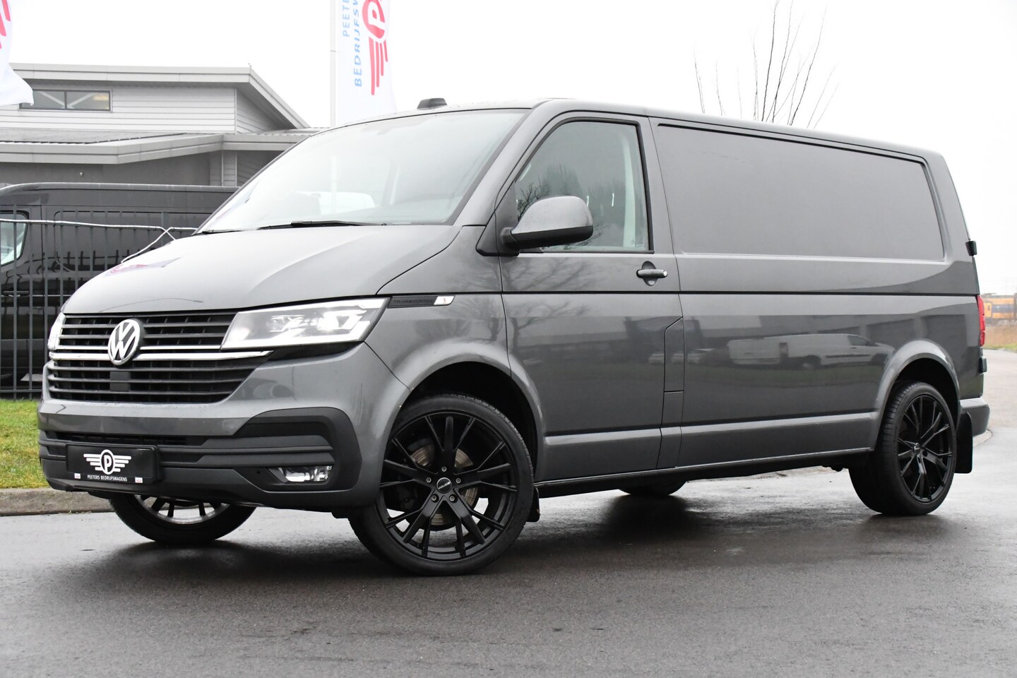Volkswagen Transporter - 2.0 TDI L2H1 30 PB Edition Highline Adaptieve Cruise, LED, Sensoren, Carplay, 150PK, Autom - AutoWereld.nl