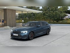 BMW 3-serie Touring - 330e M Sport Automaat / Trekhaak / Panoramadak / Sportstoelen / Comfort Access / Harman Ka