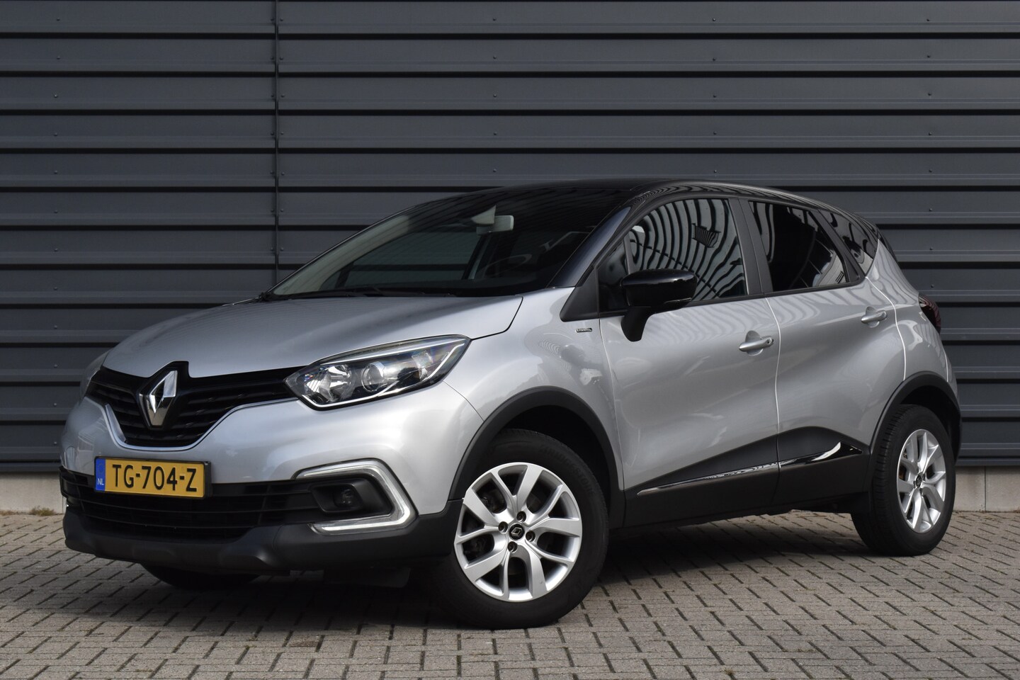 Renault Captur - 1.2 TCe Aut. Limited | Trekhaak | Camera |  Keyless Entry | Navigatie | Climatecontrol | O - AutoWereld.nl