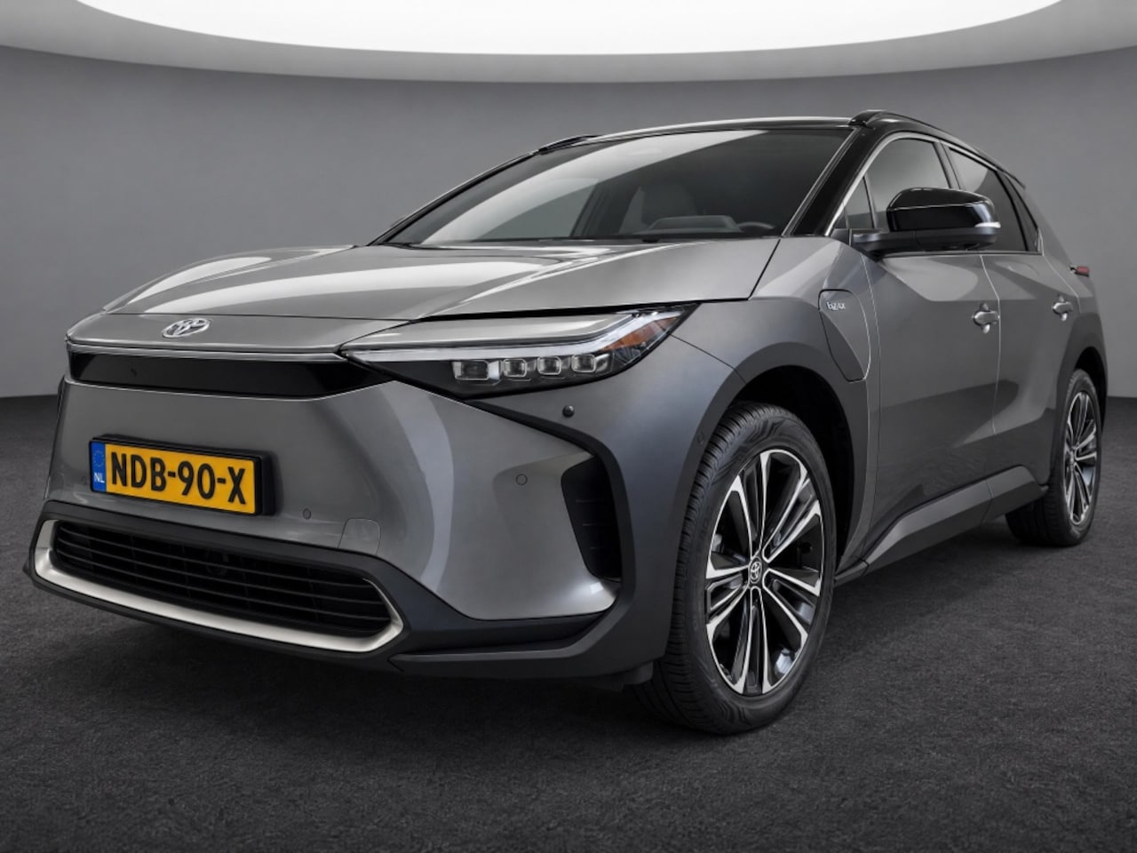 Toyota bZ4X - Premium 4WD 71 kWh | Panoramadak | JBL - AutoWereld.nl