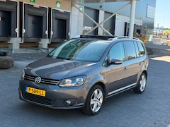Volkswagen Touran - 1.2 TSI HIGHLINE BLUEMOTION CARPLAY/PANORAMA/STOELVERWARMING