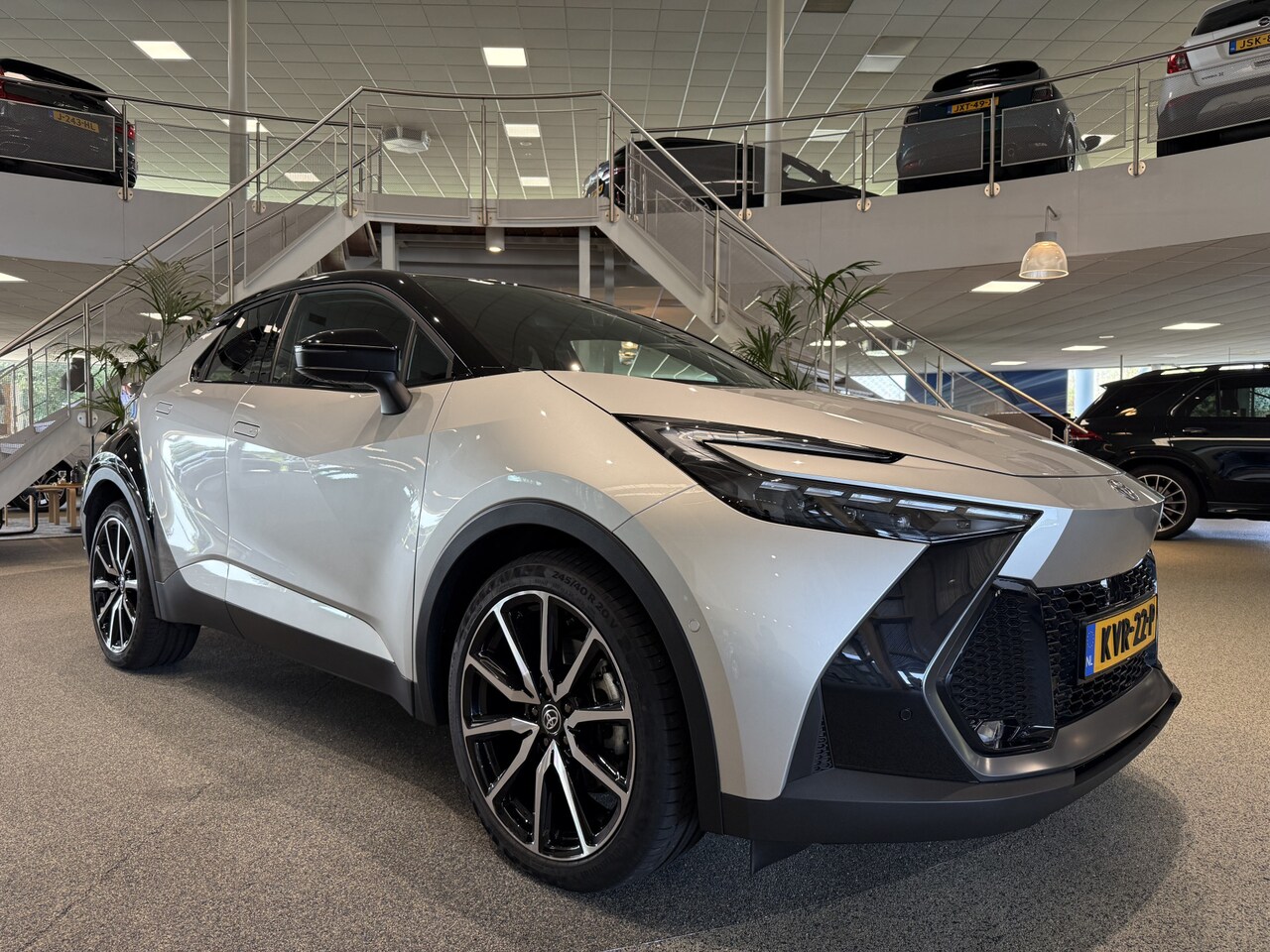 Toyota C-HR - 2.0 Plug-in Hybrid 220 GR SPORT Première Edition, Vol opties! - AutoWereld.nl