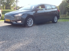 Ford Focus Wagon - 1.5 Titanium - Airco - Navigatie - 6 Bak