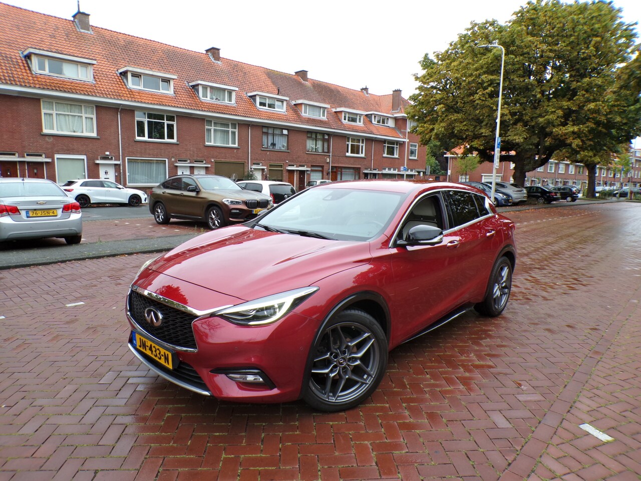 Infiniti Q30 - 1.6t Premium Tech ZELFDE AUTO ALS MERCEDES GLA 360, CAMERA - AutoWereld.nl