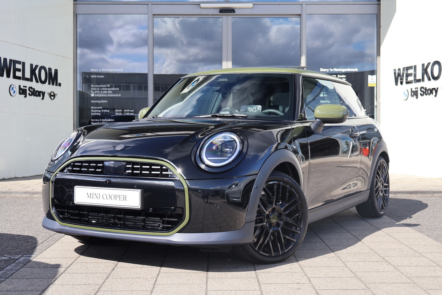 MINI 3-Deurs - Hatchback Cooper C Automaat / Panoramadak / JCW Sportstoel / Comfort Access / Harman Kardo - AutoWereld.nl