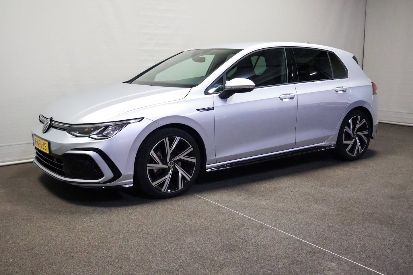 Volkswagen Golf - 1.5 eTSI R-Line 1.5 eTSI R-Line - AutoWereld.nl