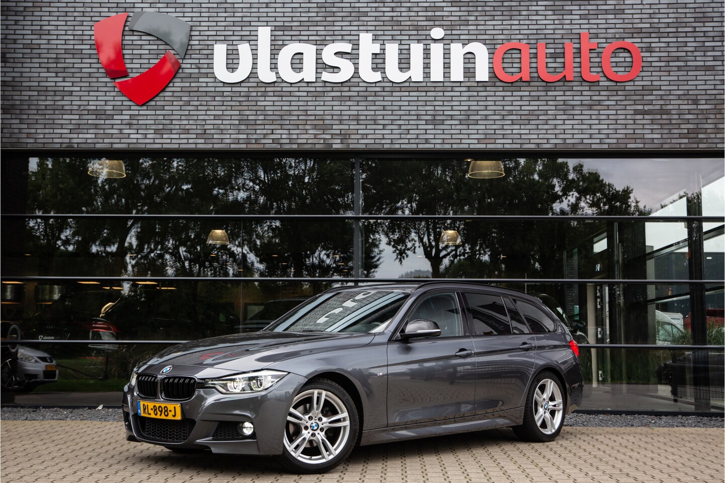 BMW 3-serie Touring - 320i High Executive M-Sport , Leder, Trekhaak, Stoelverwarming, Carplay - AutoWereld.nl