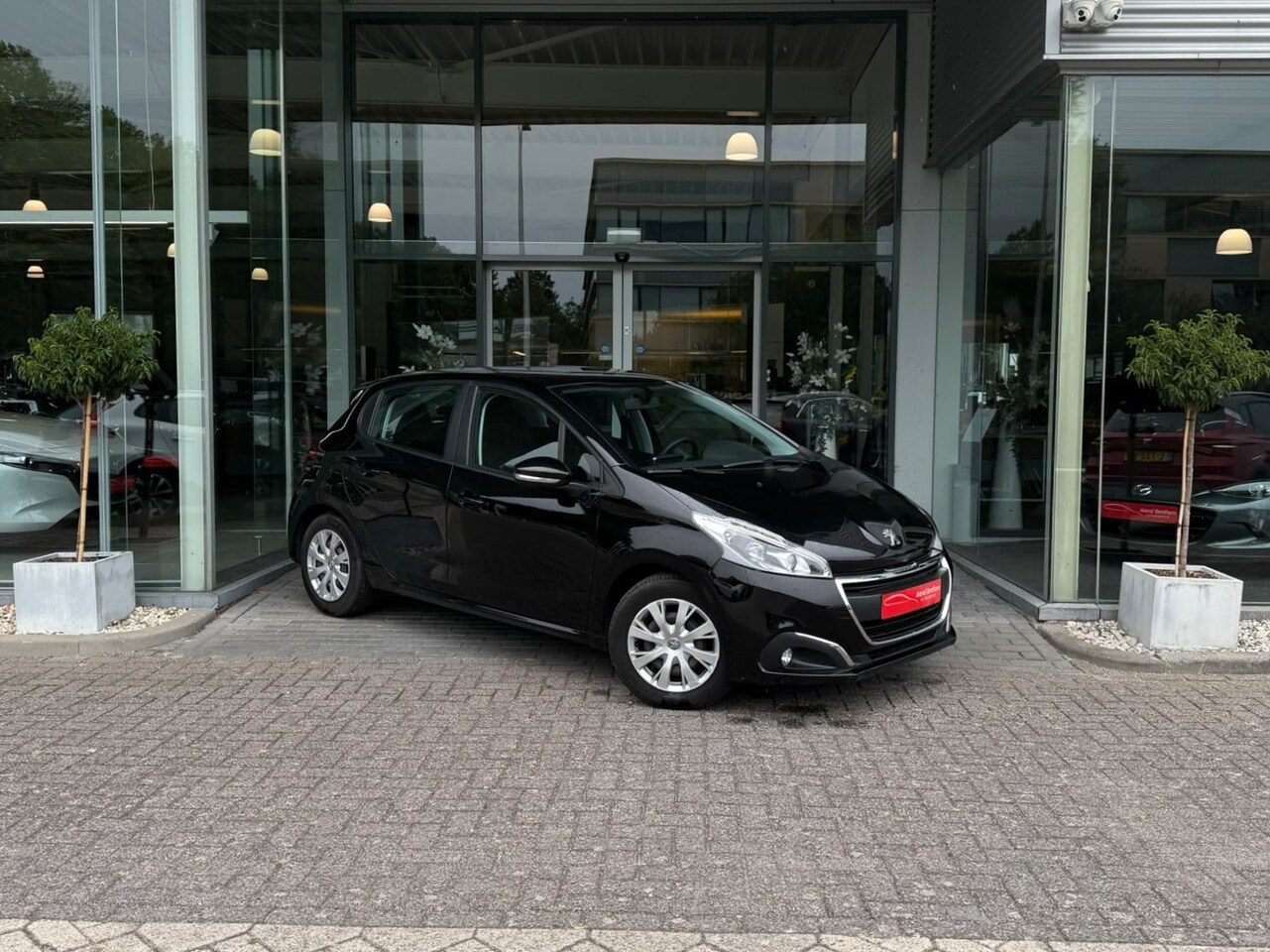 Peugeot 208 - 1.2 PureTech Blue Lion Airco / CV / Audio / D-riem vv - AutoWereld.nl