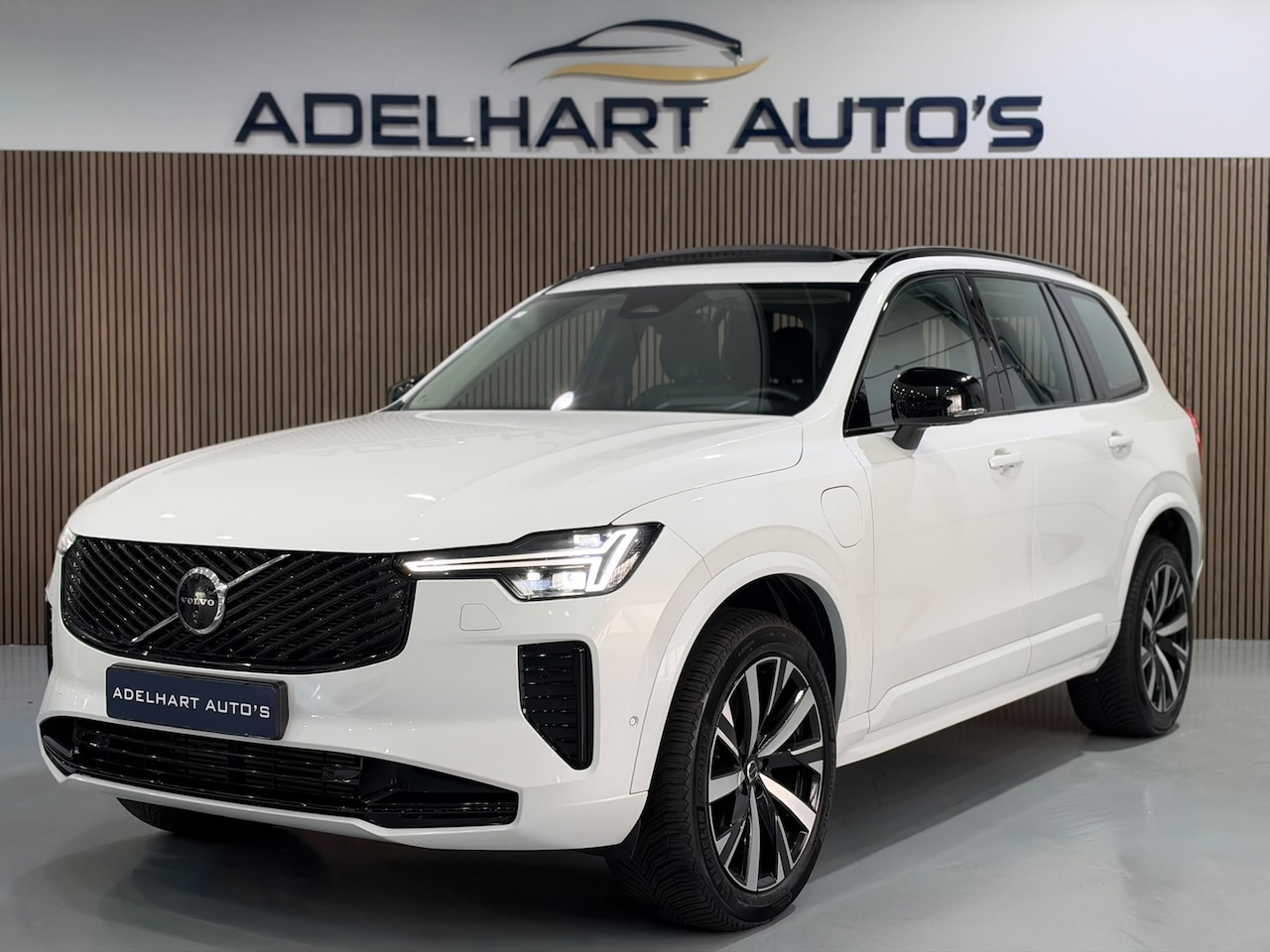 Volvo XC90 - 2.0 T8 Plug-in hybrid AWD Plus Dark 455 PK / Panorama dak / Lederen interieur / Elektrisch - AutoWereld.nl