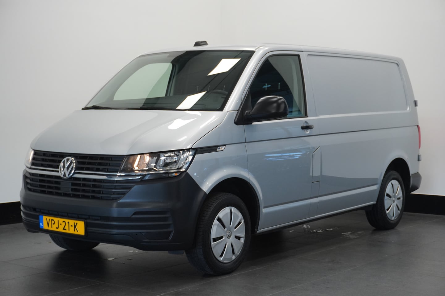 Volkswagen Transporter - 2.0 TDI EURO 6 - Airco - Cruise - Carkit - €14.950,- Excl. - AutoWereld.nl
