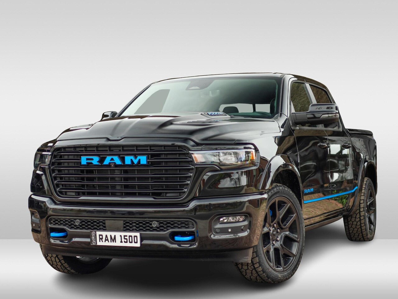 Dodge Ram 1500 - 2025 3.0L HURRICANE LARAMIE Night Premium | BPM VRIJ | NIEUW | Color Pack | Panoramadak | - AutoWereld.nl