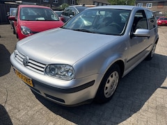 Volkswagen Golf - 1.6-16V