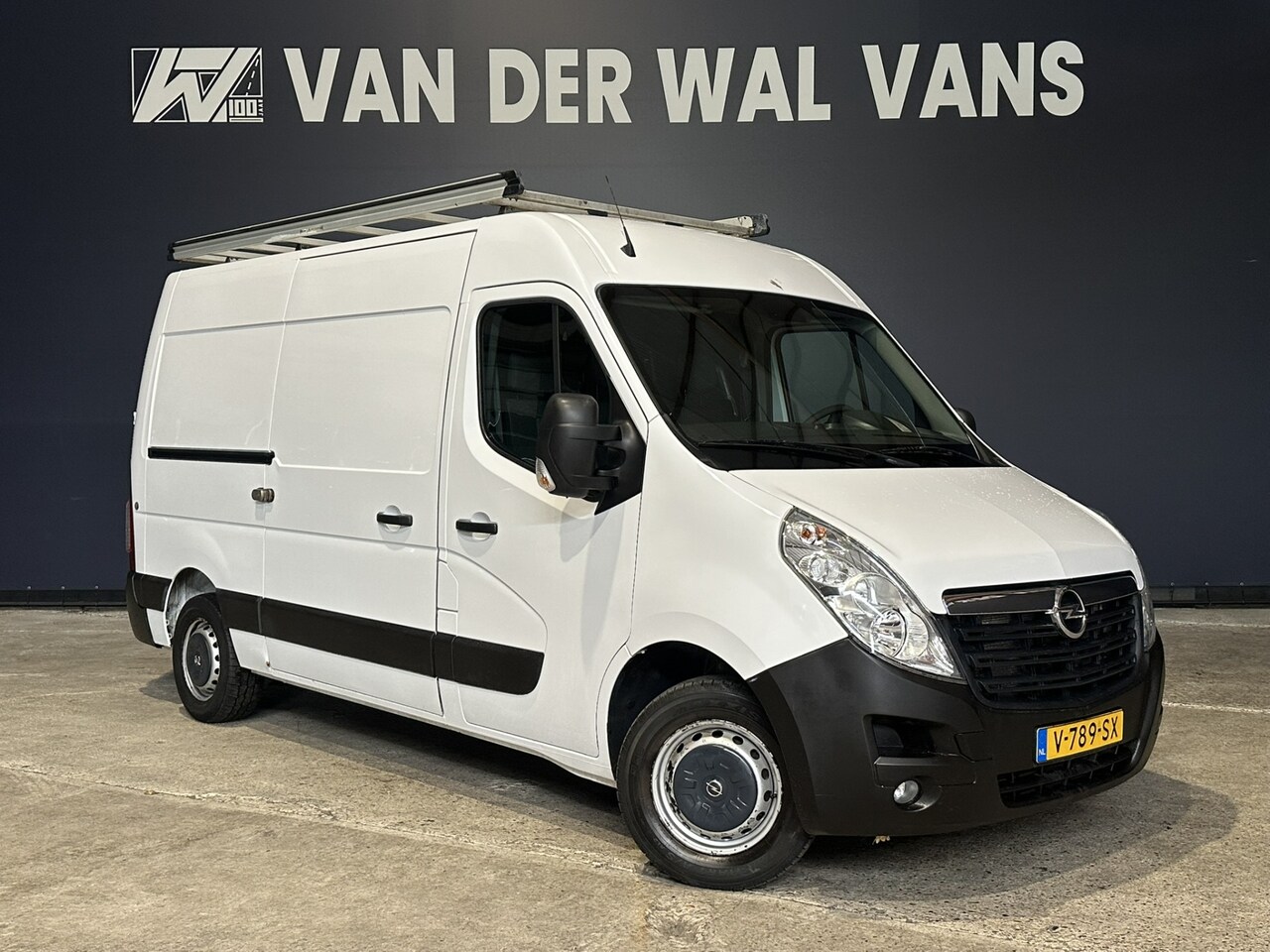 Opel Movano - 2.3 CDTI 146pk L2H2 Euro6 Airco | Camera | Omvormer | Imperiaal | Navigatie 2500kg Trekhaa - AutoWereld.nl