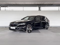 BMW i5 Touring - xDrive40 84 kWh | M Sportpakket Pro | Innovation Pack | Travel Pack | Comfort Pack | Huiss