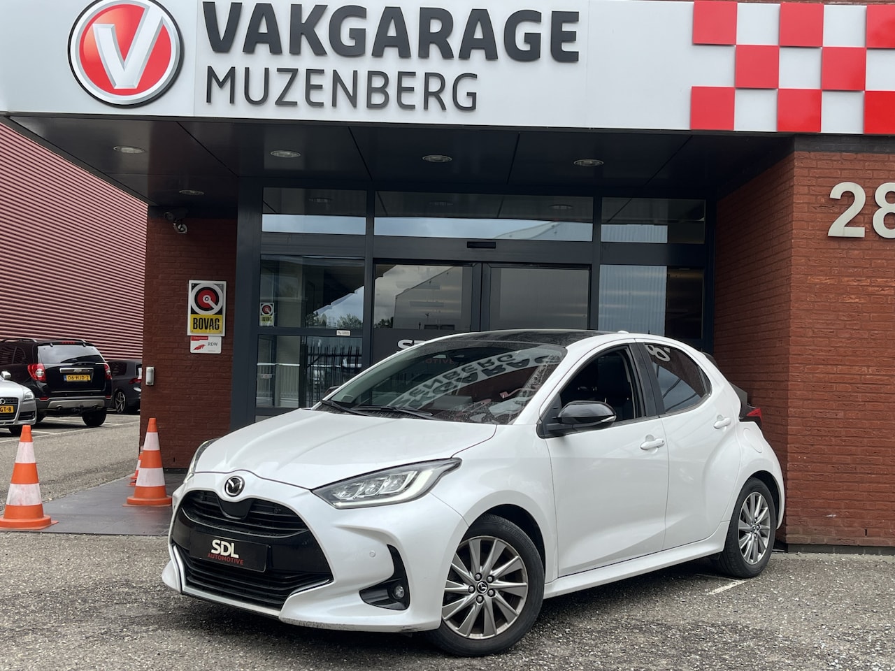 Toyota Yaris - 1.5 Hybrid Homura Plus // PANORAMADAK!! // ADAPTIVE CRUISE // CAMERA // CLIMA // HALF LEDE - AutoWereld.nl