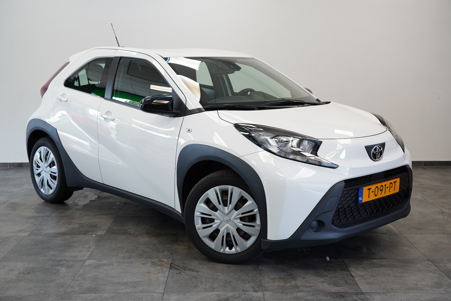 Toyota Aygo X - 1.0 VVT-i MT Play PDC Achteruitrijcamera - AutoWereld.nl