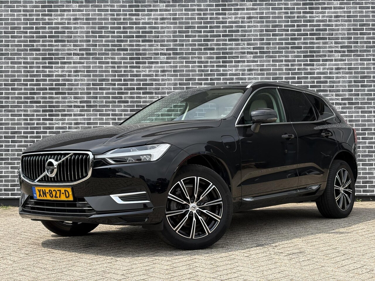 Volvo XC60 - 2.0 T8 Twin Engine AWD Inscription | Adaptieve cruise control en Pilot assist | Luchtverin - AutoWereld.nl