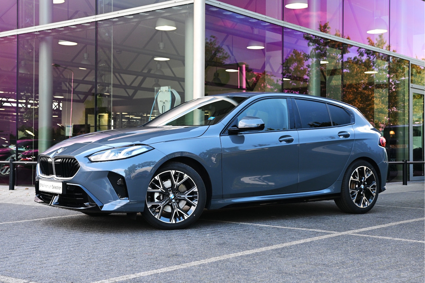 BMW 1-serie - 120 M Sport Automaat / Sportstoelen / Achteruitrijcamera / Stoelverwarming / PDC / Stuurve - AutoWereld.nl