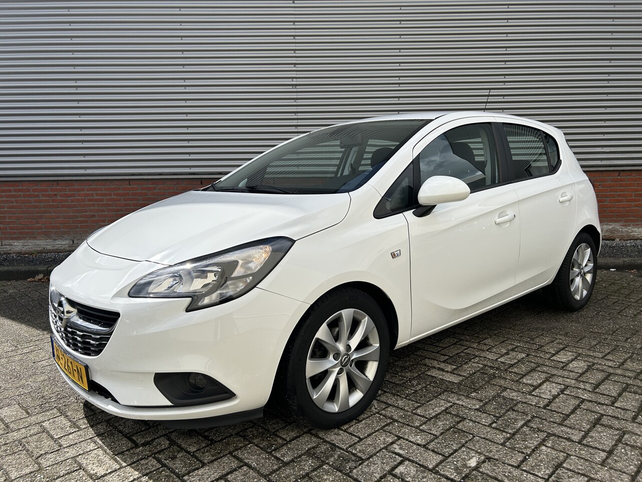 Opel Corsa - 1.4 Favourite | Airco | Navigatie | Dealer onderhouden | - AutoWereld.nl