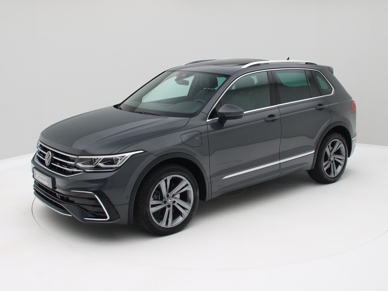 Volkswagen Tiguan - 1.4 TSI eHybrid R-Line Pano, Camera, ACC - AutoWereld.nl